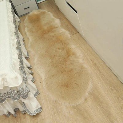 Килимок приліжковий м'який хутряний Colorful Home 60х180см бежевий Хмаринка 2322537808 фото