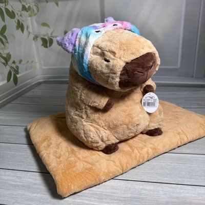 Іграшка подушка плед 3 в 1 Капібара в шапці Куромі різнобарвна 2872362038 фото